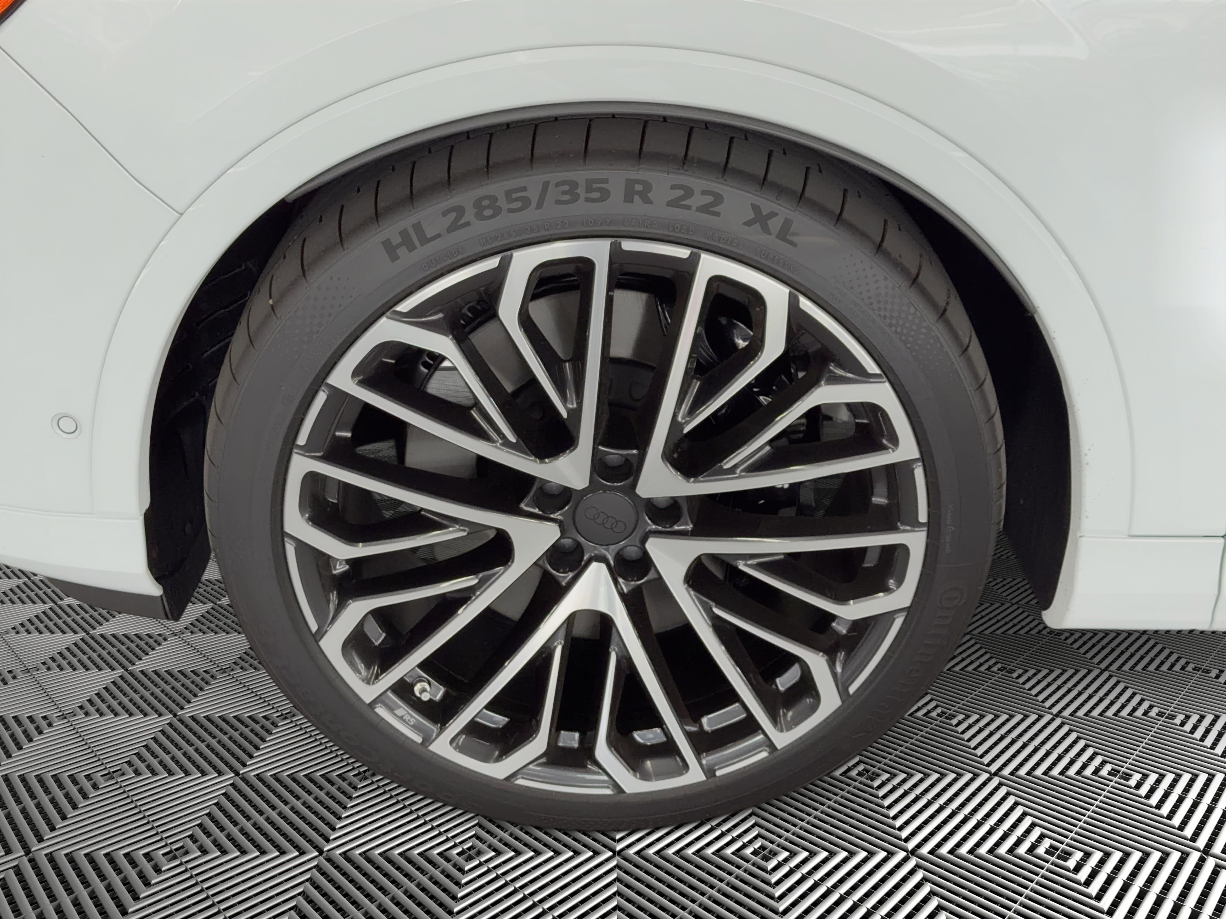 New 2026 Audi SQ7 Prestige AWD/4WD image 12
