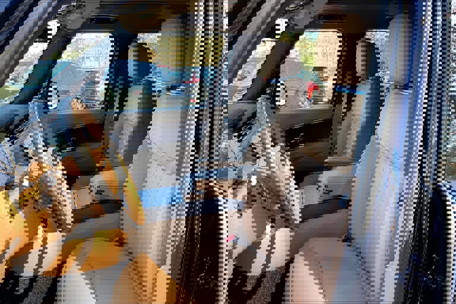 New 2026 Land Rover Range Rover Long Wheelbase SE image 12