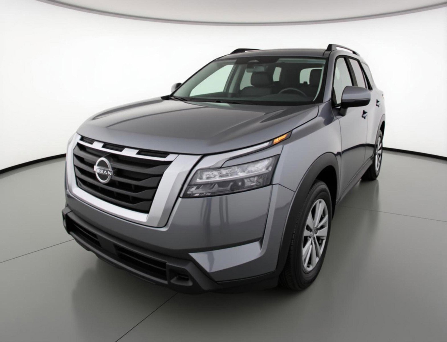 Used 2025 Nissan Pathfinder SV image 2