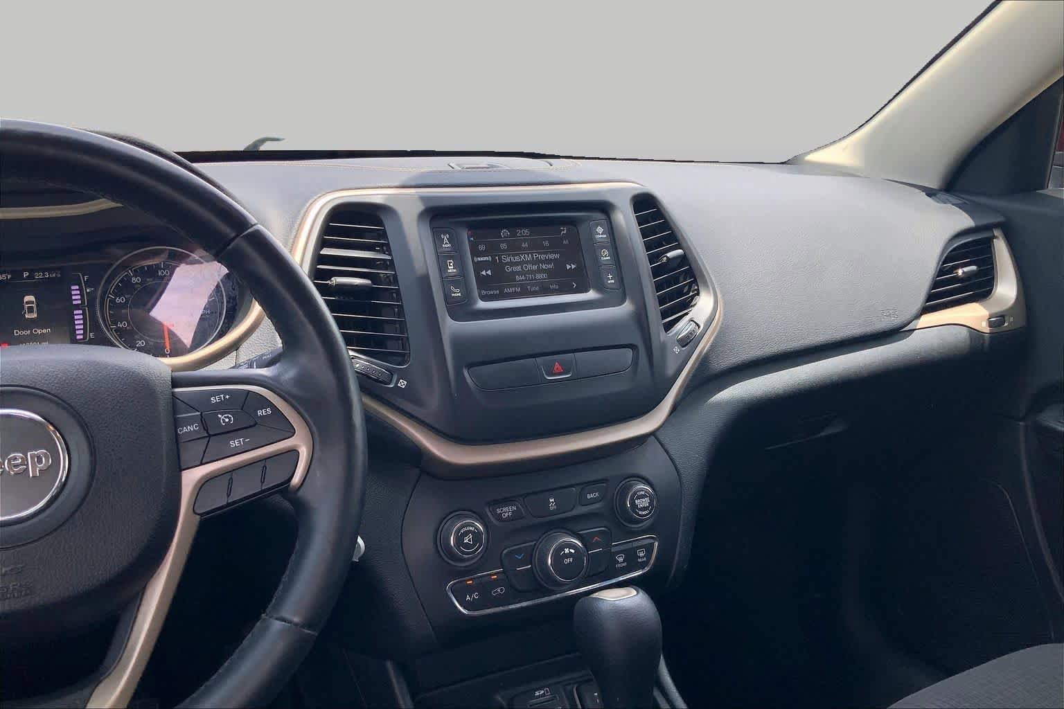 Used 2016 Jeep Cherokee Latitude FWD image 7