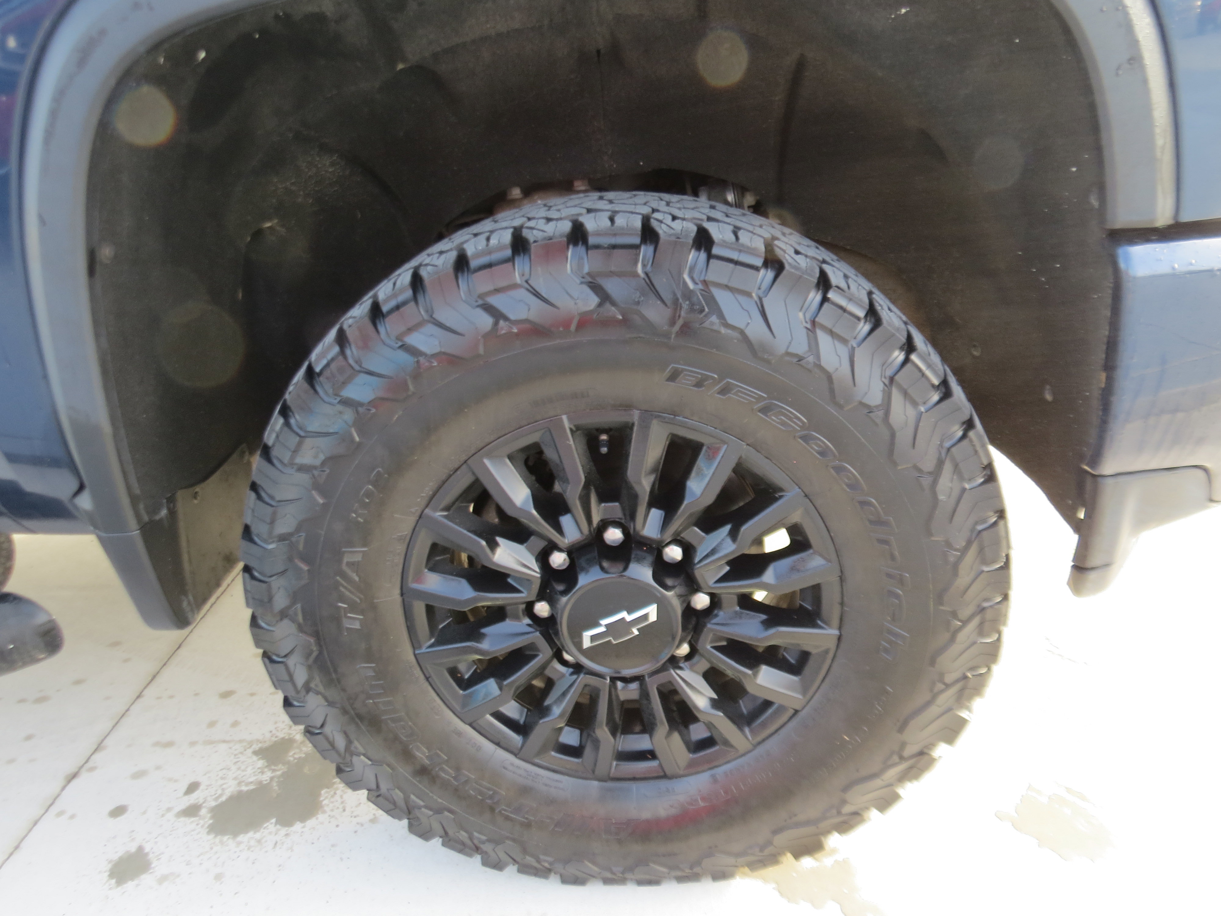 Used 2023 Chevrolet Silverado 2500 LTZ w/ LTZ Plus Package image 13