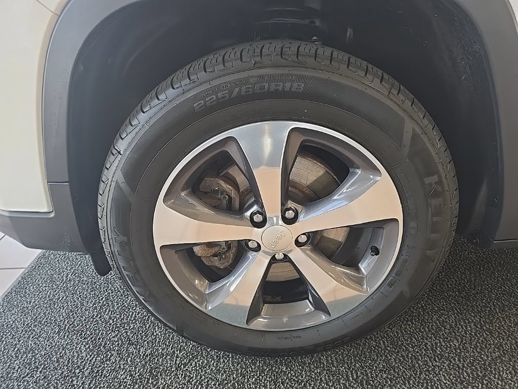 Used 2019 Jeep Cherokee Limited AWD/4WD image 42