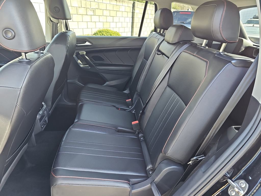 Used 2024 Volkswagen Tiguan SE image 19