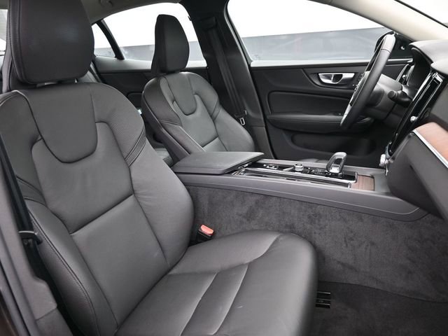 Used 2025 Volvo S60 B5 Plus AWD/4WD image 31