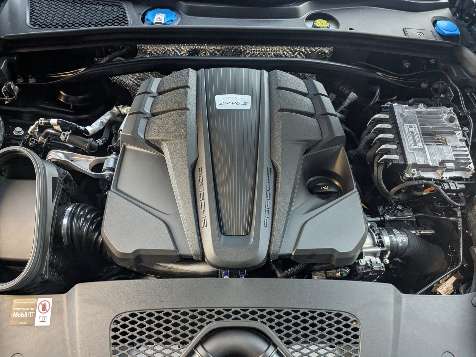 Certified 2026 Porsche Macan S AWD/4WD image 29