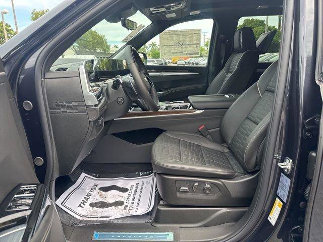 New 2025 Cadillac Escalade ESV Premium Luxury Platinum image 10