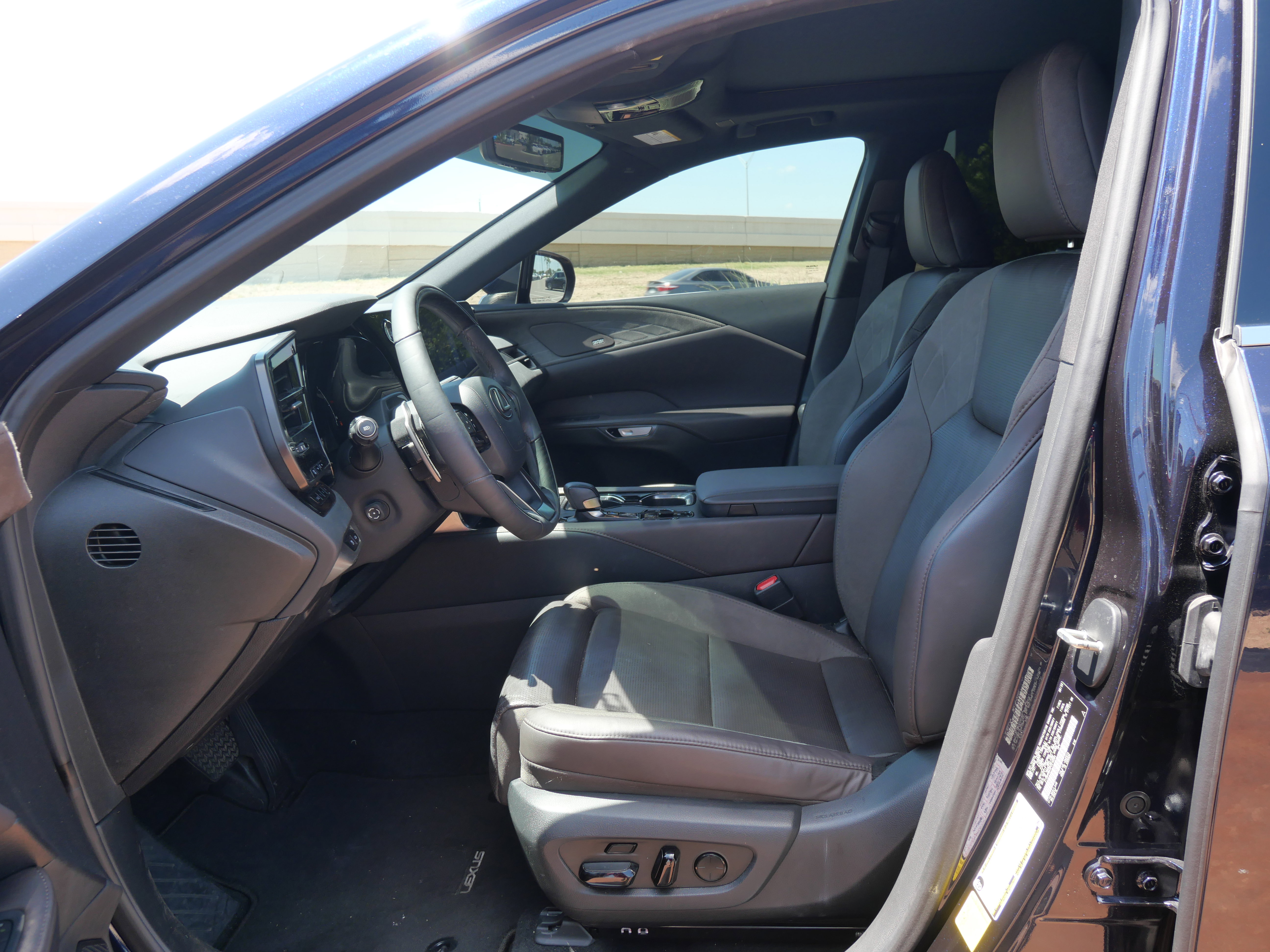 Used 2023 Lexus RX 350 w/ Luxury Package image 6