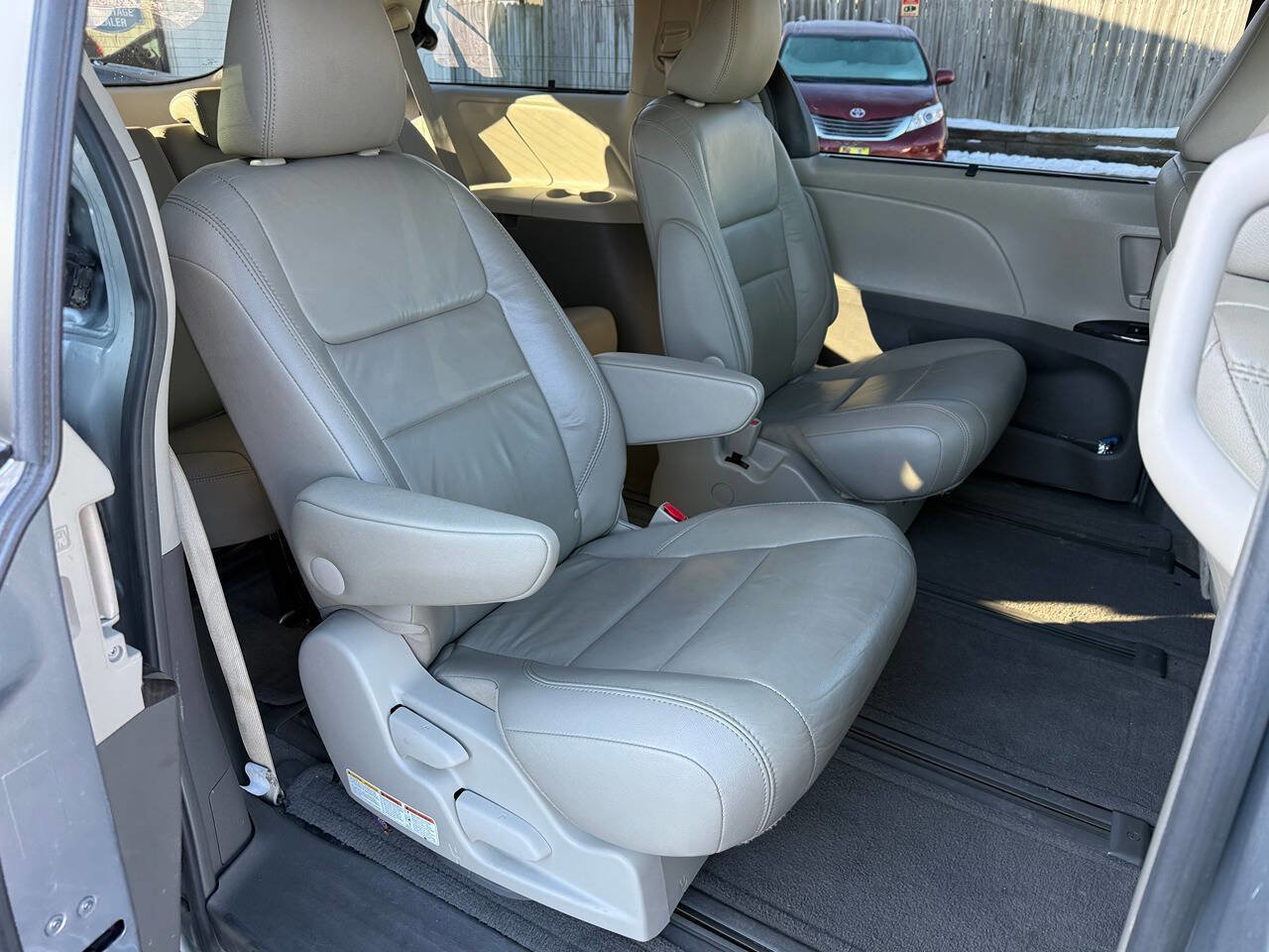 Used 2015 Toyota Sienna XLE Premium image 77
