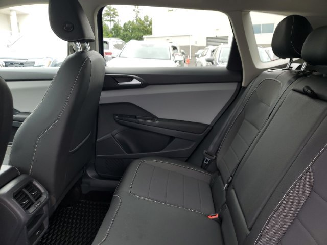 Certified 2023 Volkswagen Taos SE FWD image 16