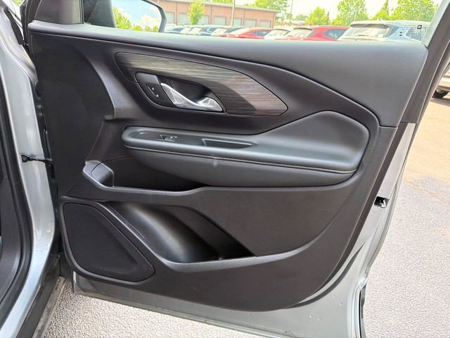 Used 2024 GMC Terrain SLE w/ Driver Convenience Package FWD image 14