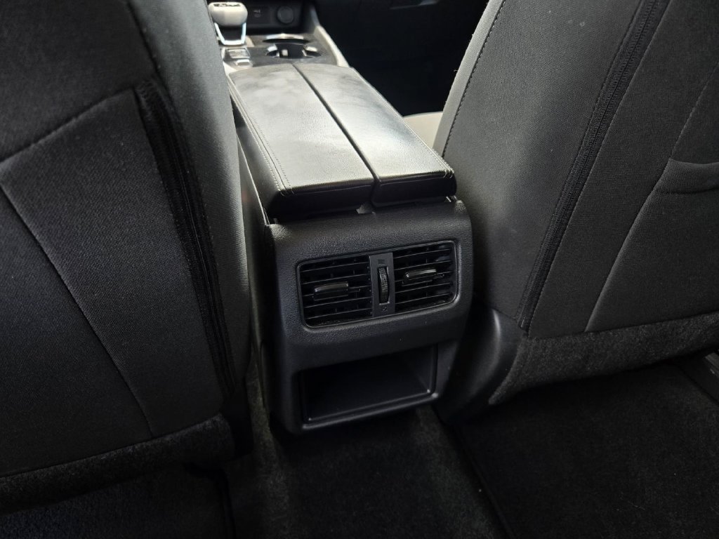 Used 2025 Nissan Rogue S FWD image 13