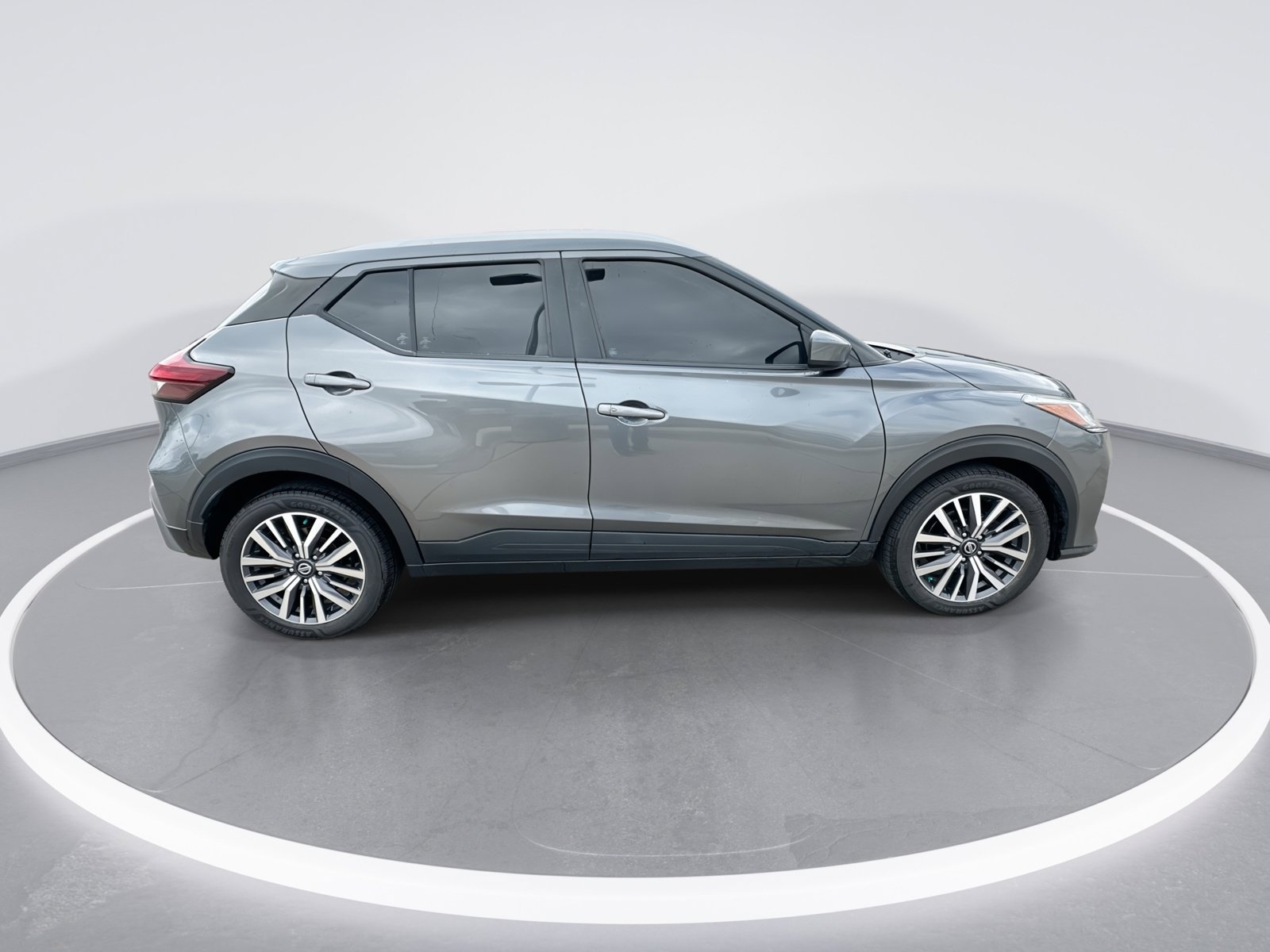 Used 2021 Nissan Kicks SV FWD image 9
