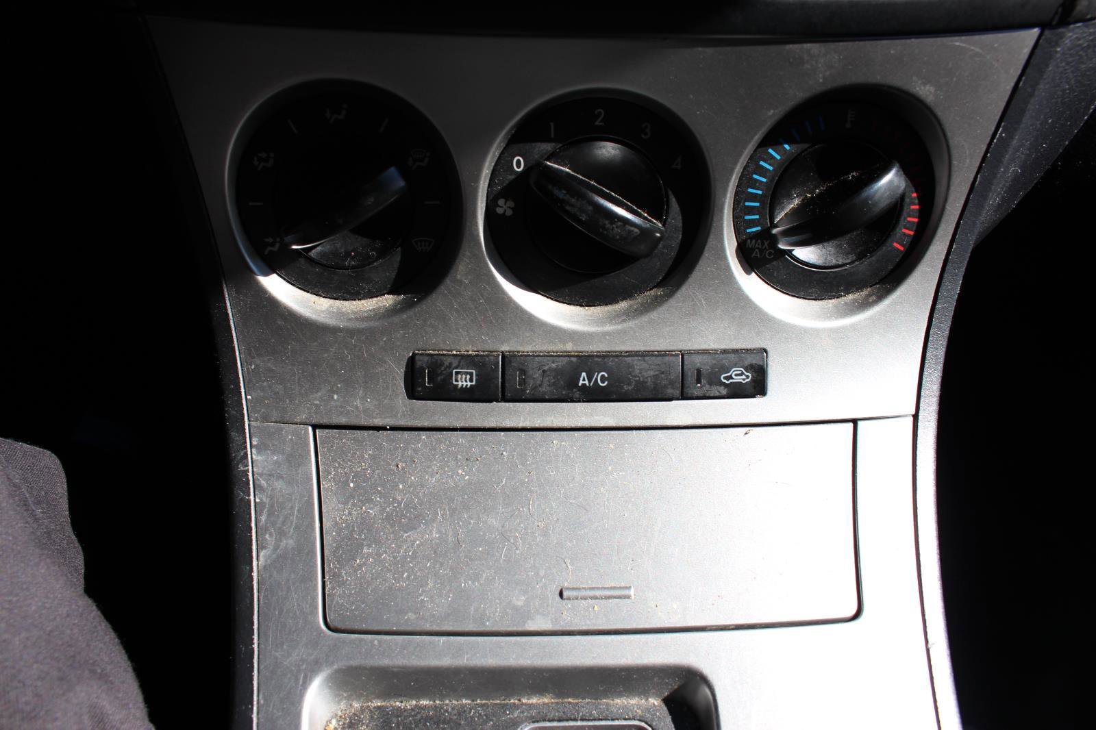 Used 2010 MAZDA MAZDA3 i Touring image 21