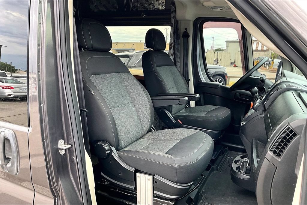 Used 2021 RAM ProMaster 2500 w/ Convenience Group FWD image 9