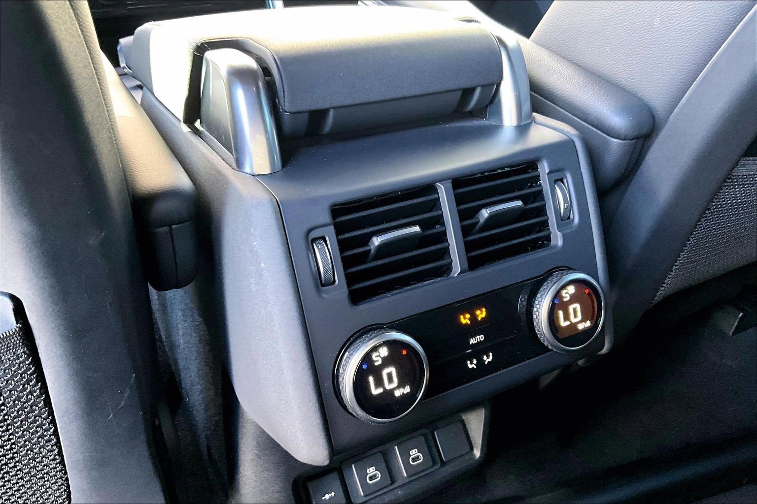 Used 2023 Land Rover Discovery S R-Dynamic image 33