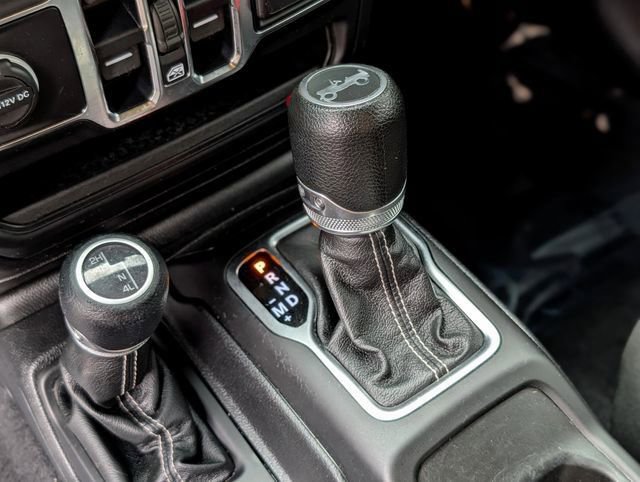 Used 2019 Jeep Wrangler Unlimited Sahara AWD/4WD image 17