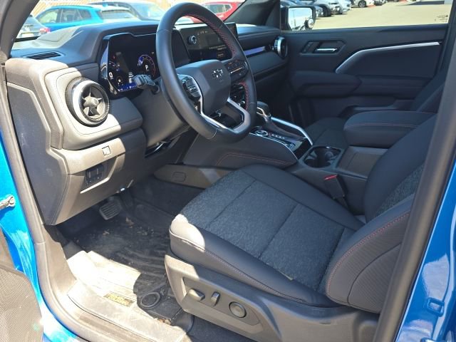 Used 2024 Chevrolet Colorado Z71 w/ Z71 Convenience Package 2 AWD/4WD image 17