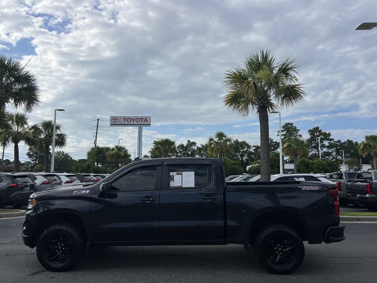 Used 2024 Chevrolet Silverado 1500 LT Trail Boss w/ LT Trail Boss Premium Package AWD/4WD image 7