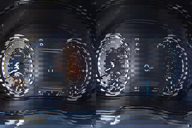 Used 2025 Genesis GV70 2.5T image 14