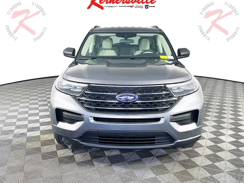 Used 2023 Ford Explorer XLT image 2