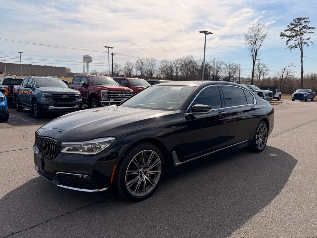 Used 2018 BMW 750i xDrive image 3