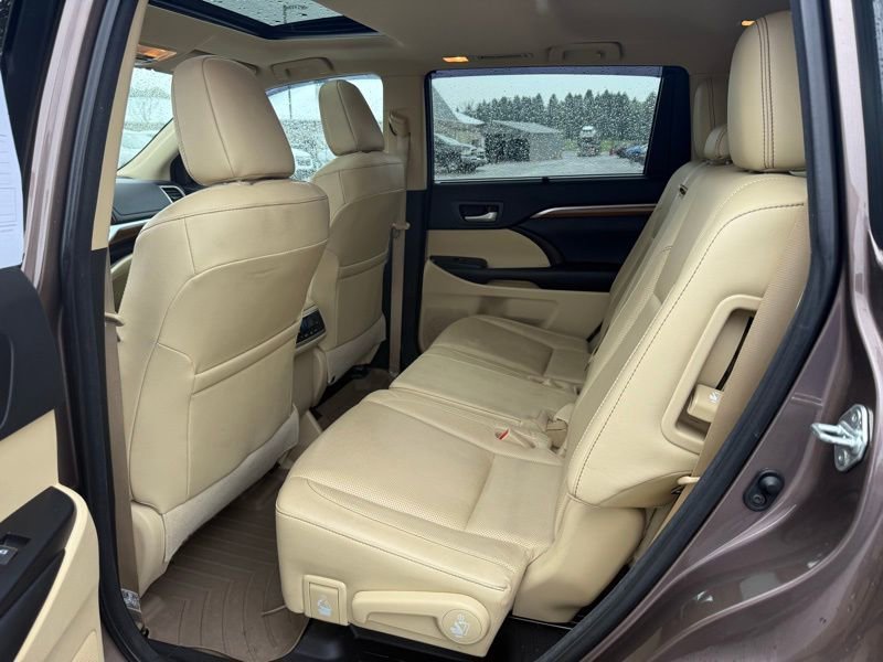 Used 2017 Toyota Highlander Limited AWD/4WD image 11