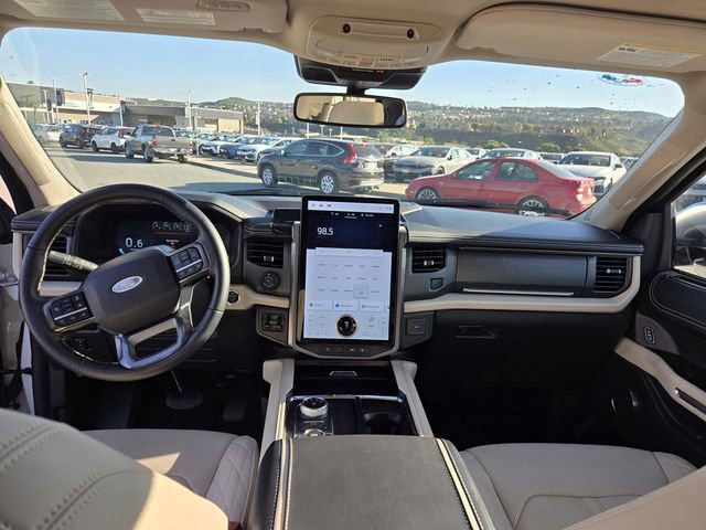 Used 2024 Ford Expedition Platinum image 16