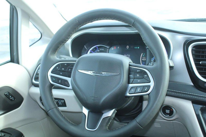 Used 2022 Chrysler Pacifica Touring-L image 14