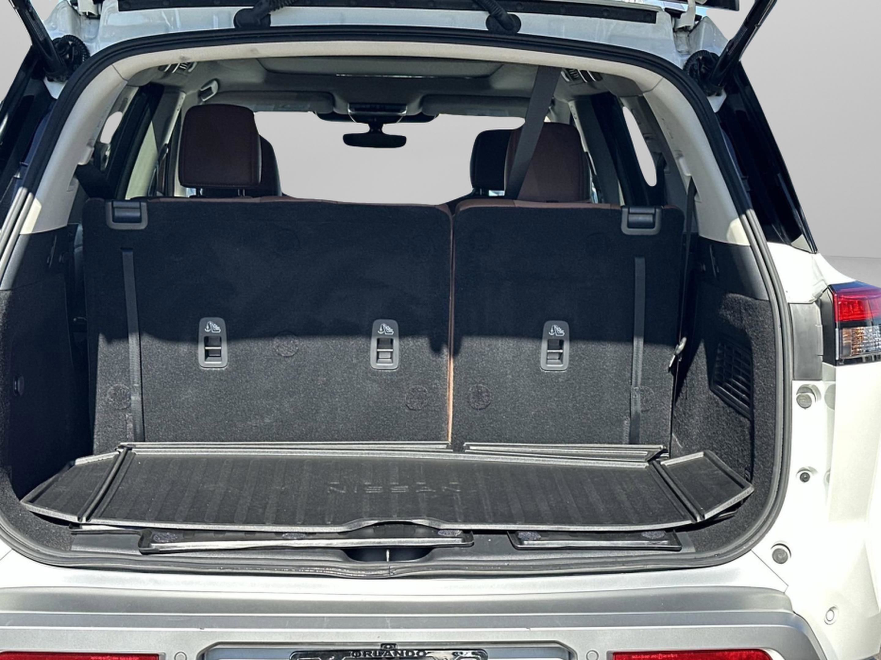 Used 2024 Nissan Pathfinder Platinum image 34