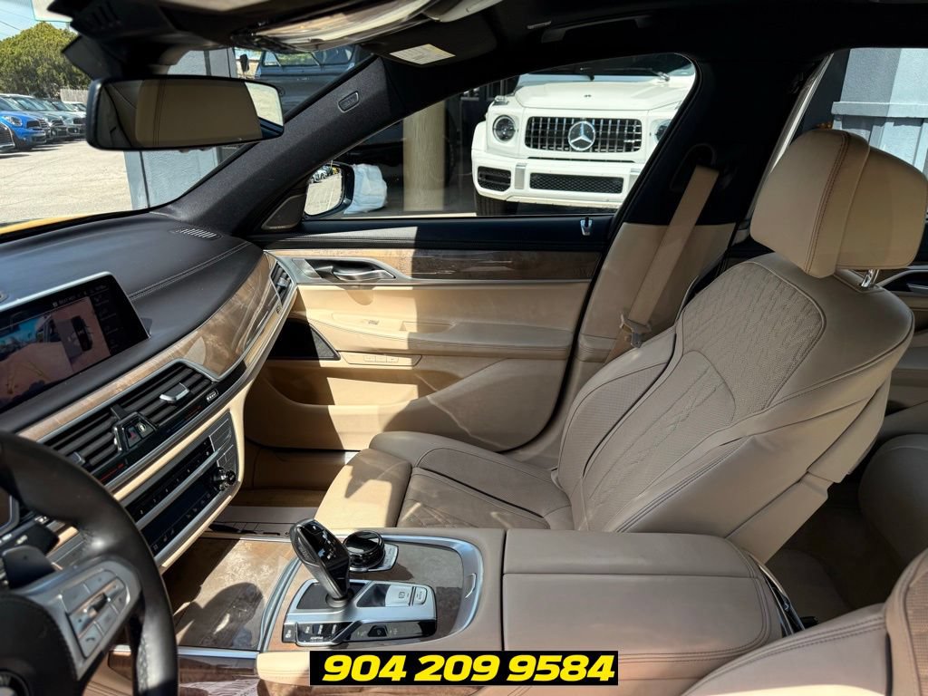 Used 2020 BMW 740i w/ Luxury Rear Seating Package RWD image 21