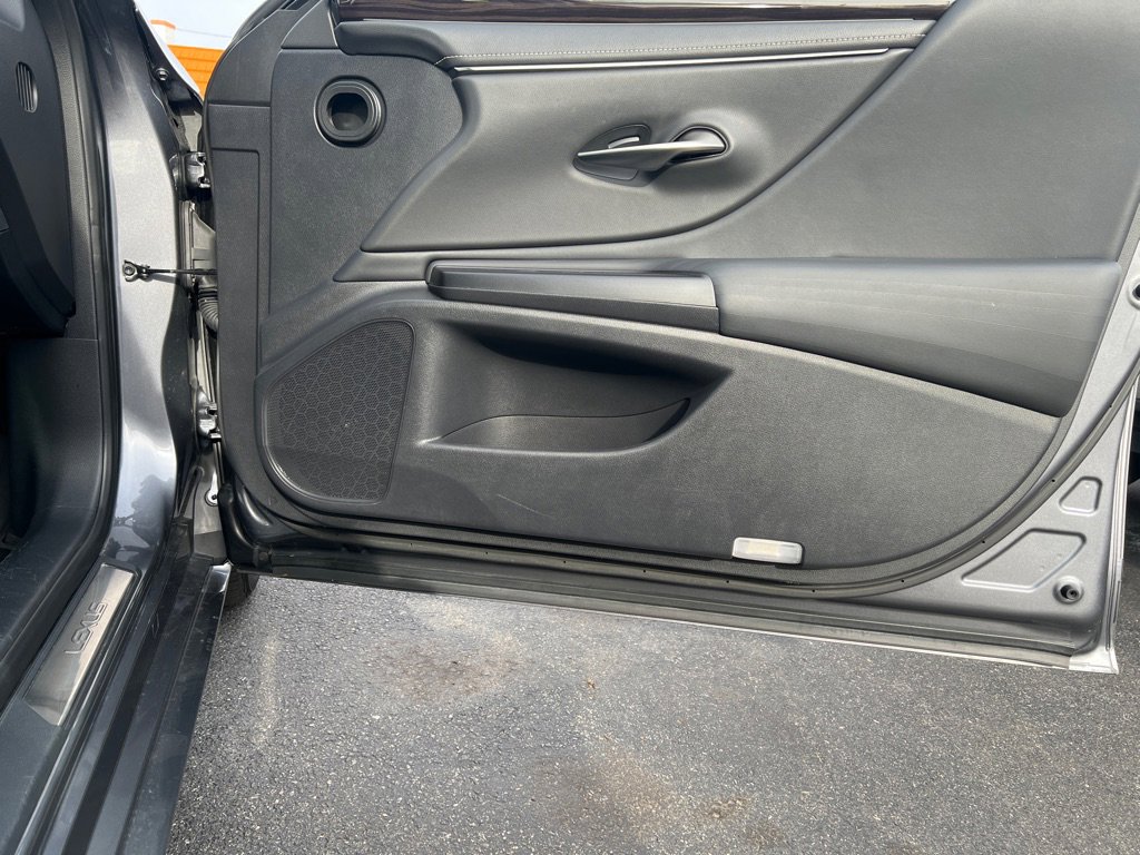 Used 2019 Lexus ES 300h image 12