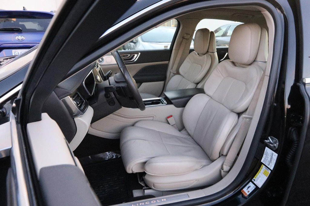 Used 2020 Lincoln Continental Reserve w/ Luxury Package image 9