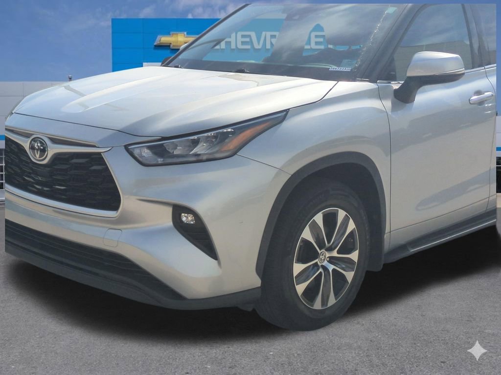 Used 2020 Toyota Highlander XLE image 10