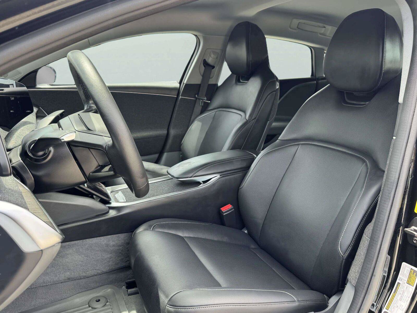 Used 2025 Lucid Air Pure RWD image 22