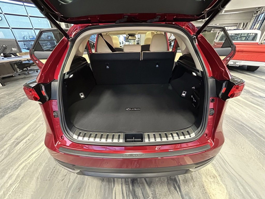 Used 2018 Lexus NX 300h AWD image 45