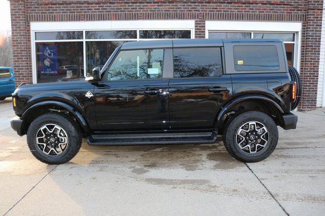 New 2025 Ford Bronco Outer Banks image 2