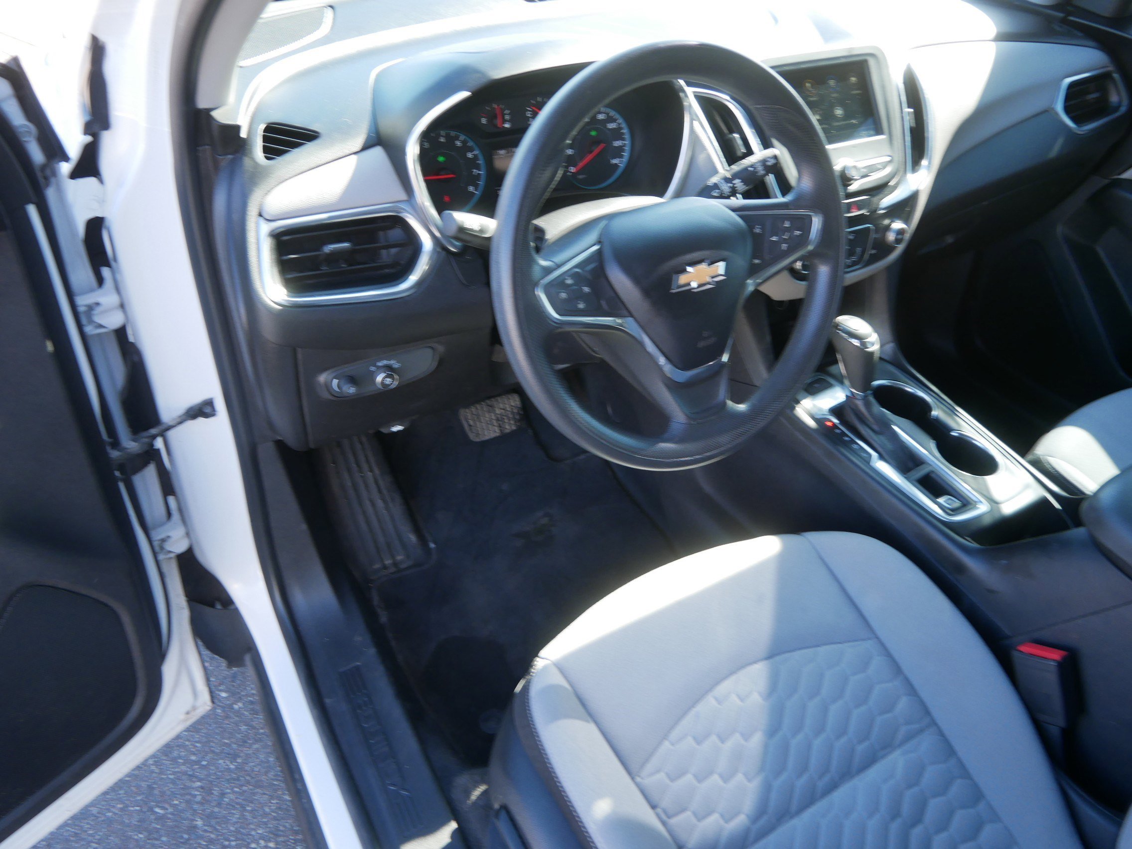 Used 2019 Chevrolet Equinox LS w/ LS Convenience Package image 19