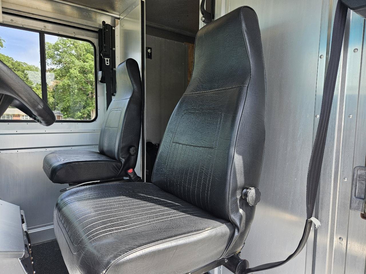 Used 2018 Ford E-350 and Econoline 350 Super Duty w/ A/C Prep Package RWD image 11