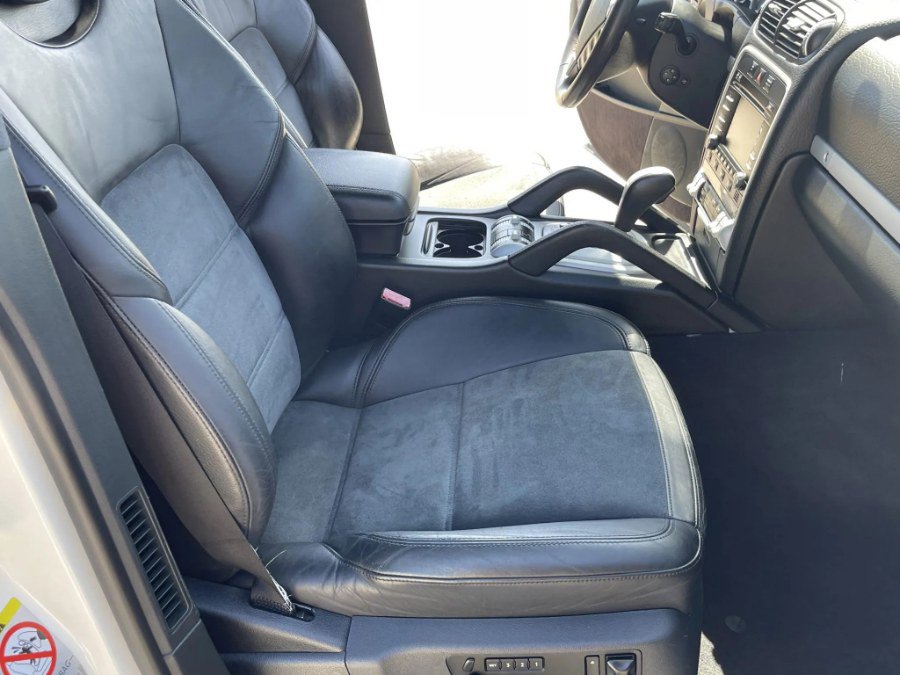 Used 2009 Porsche Cayenne GTS image 25