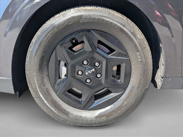 Used 2025 Kia Carnival FWD image 22