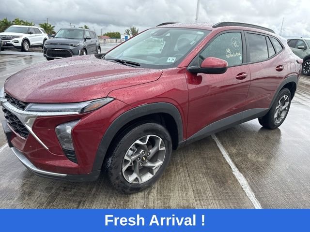 Used 2025 Chevrolet Trax LT w/ LT Convenience Package FWD image 1