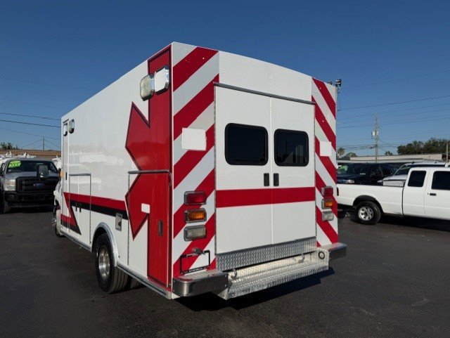 Used 2003 Ford E-450 and Econoline 450 image 8