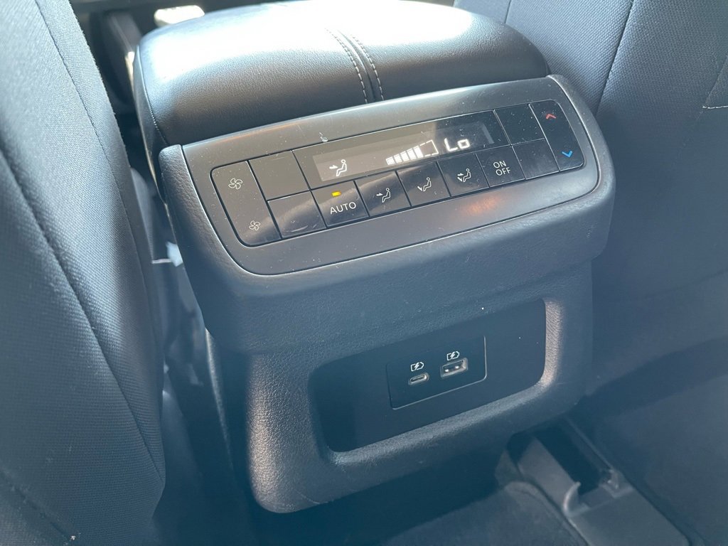 Used 2022 Nissan Pathfinder SV image 27