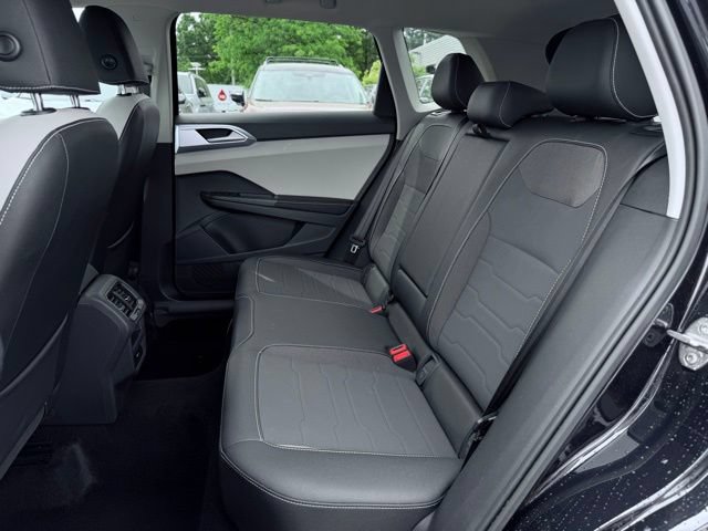 Used 2025 Volkswagen Taos SE AWD/4WD image 17
