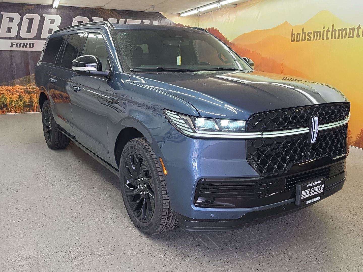 New 2027 Lincoln Navigator L Reserve w/ Jet Appearance Package AWD/4WD image 1