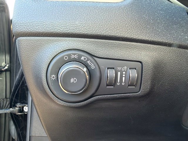 Used 2018 Jeep Compass Latitude w/ Popular Equipment Group AWD/4WD image 11
