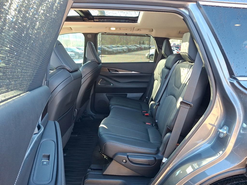 Used 2025 INFINITI QX60 Sensory w/ Vision Package image 11