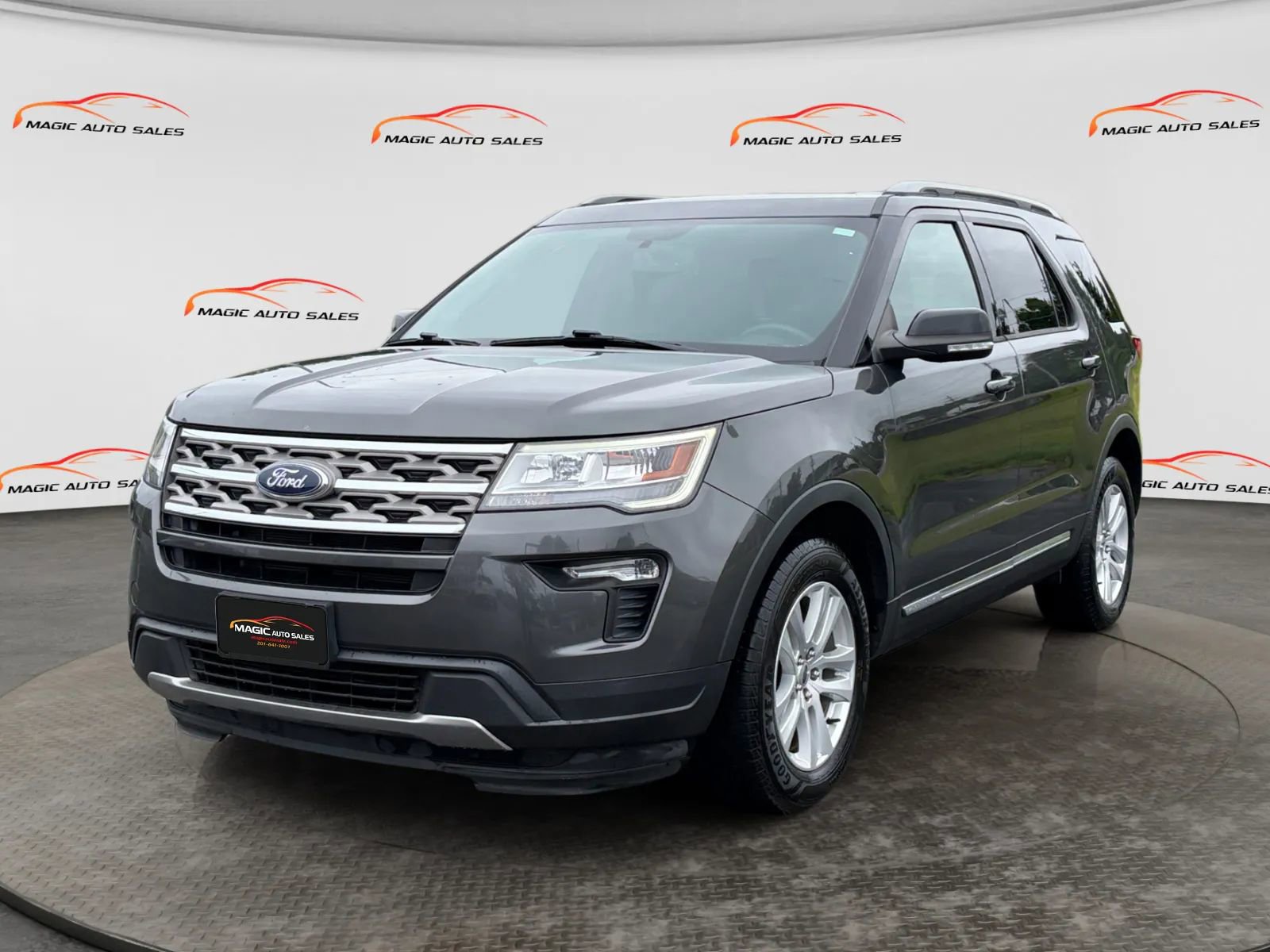 Used 2018 Ford Explorer XLT w/ Equipment Group 201A AWD/4WD image 1