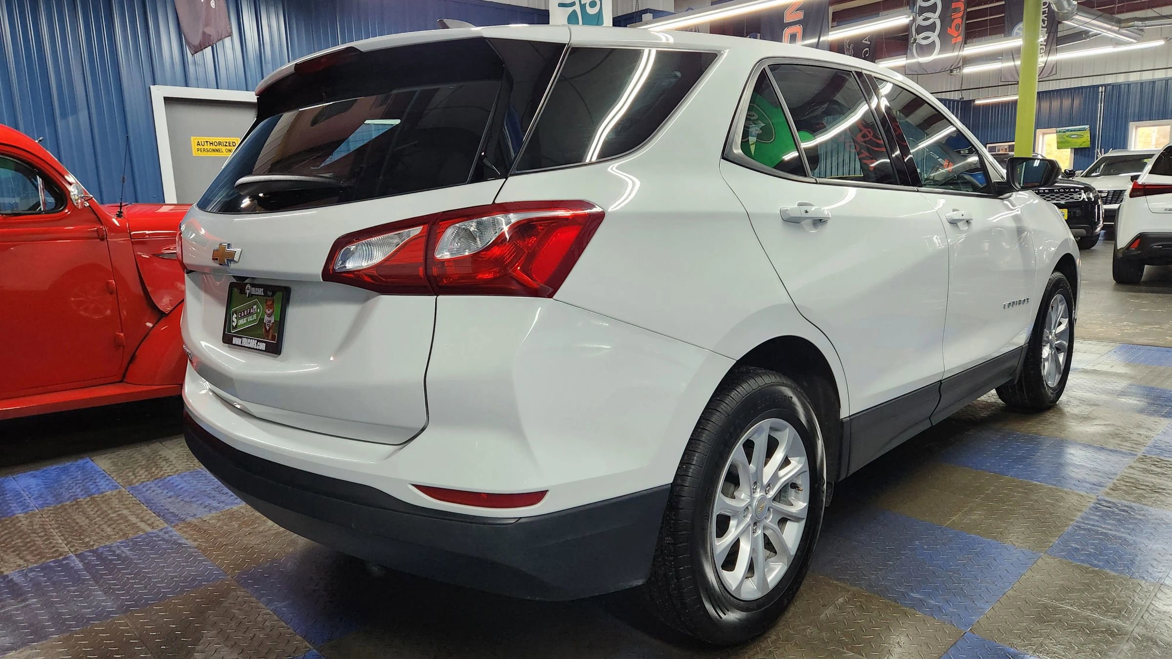 Used 2019 Chevrolet Equinox LS image 3