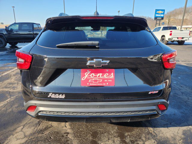 Used 2024 Chevrolet Trax RS w/ Sunroof Package image 4